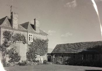 A barn at Polehanger Farm 1980 [Z50/79/11]